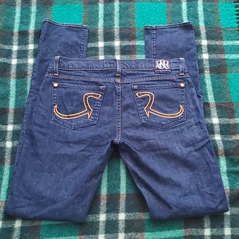 Rock & Republic low rise, straight leg dark wash, size 29 jeans. Y2k